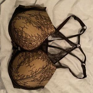 Beautiful black lace Victoria’s Secret Very Sexy Push Up bra front close 36DD